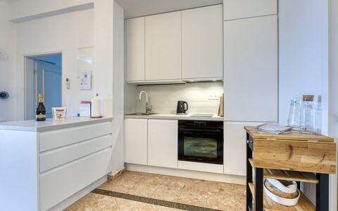 Design Jamar: Küchengerät, Countertop, Küche, Cabinetry, Interior Design, Flooring, Möbel, Major Appliance, Holz, Fussboden