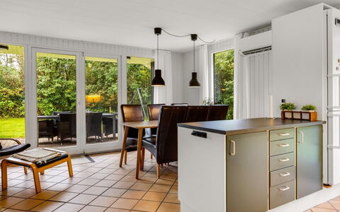 Ilsebet - 30Km from the Sea: Möbel, Flooring, Interior Design, Fussboden, Holz, Stuhl, Decke, Küche, Countertop, Küche & Esszimmer Tisch
