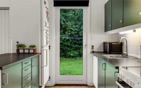 Ilsebet - 30Km from the Sea: Küche, Holz, Küchengerät, Flooring, Countertop, Interior Design, Major Appliance, Cabinetry, Spüle, Möbel