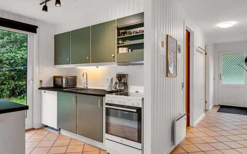Ilsebet - 30Km from the Sea: Küche, Küchengerät, Major Appliance, Countertop, Interior Design, Holz, Flooring, Decke, Cabinetry, Haushaltsgerät