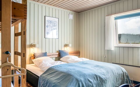 Enwald - 700M from the Sea: Bett, Schlafzimmer, Bedding, Bettdecke, Interior Design, Holz, Decke, Möbel, Bettrahmen, Fussboden