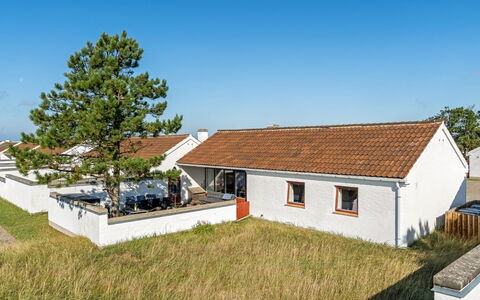 Enwald - 700M from the Sea: Himmel, Haus, Dach, Zuhause, Die Architektur, Wohngebiet, Grundstueck, Hütte, Menschliche Siedlung, Ländliches Gebiet