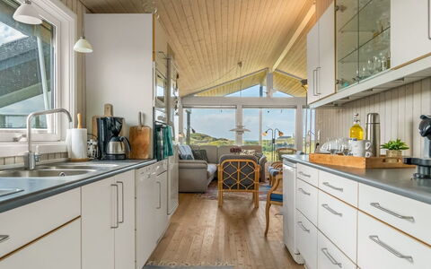 Myrna - 250M from the Sea: Flooring, Interior Design, Decke, Küche, Fussboden, Countertop, Holzboden, Cabinetry, Holzbeize, Hartholz