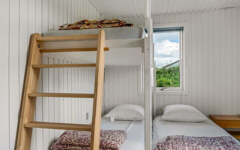 Myrna - 250M from the Sea: Schlafzimmer, Bett, Etagenbett, Holz, Bettdecke, Bedding, Interior Design, Fussboden, Bettrahmen, Flooring