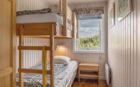 Myrna - 250M from the Sea: Holz, Schlafzimmer, Bett, Etagenbett, Interior Design, Bedding, Fussboden, Bettdecke, Flooring, Bettrahmen
