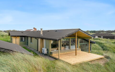 Myrna - 250M from the Sea: Dach, Hütte, Zuhause, Ländliches Gebiet, Veranda, Gartenbauten, Abstellgleis, Bauernhaus, Schuppen, Blockhaus
