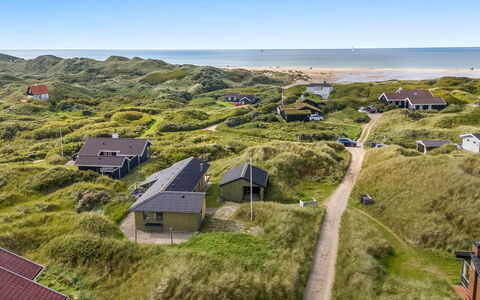 Myrna - 250M from the Sea: 