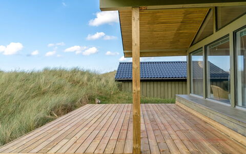 Myrna - 250M from the Sea: 