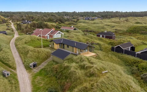 Myrna - 250M from the Sea: 
