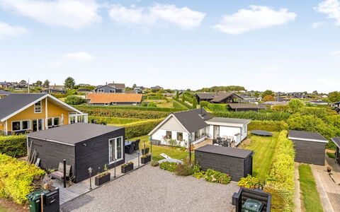Arnia - 250M from the Sea: Hütte, Hinterhof, Garten, Gartenbauten, Schuppen, Abstellgleis, Gartenmöbel, Blockhaus, Outdoor Struktur, Hütte