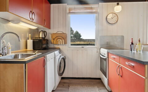 Joon - 100M from the Sea: Waschmaschine, Major Appliance, Wäschetrockner, Wäschekammer, Küche, Küchengerät, Countertop, Haushaltsgerät, Zapfhahn, Cabinetry