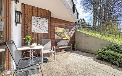 Saalbach-Hinterglemm 107: Möbel, Stuhl, Tisch Im Freien, Gartenmöbel, Garten, Küche & Esszimmer Tisch, Kaffetisch, Hartholz, Zimmerpflanze, Terrasse
