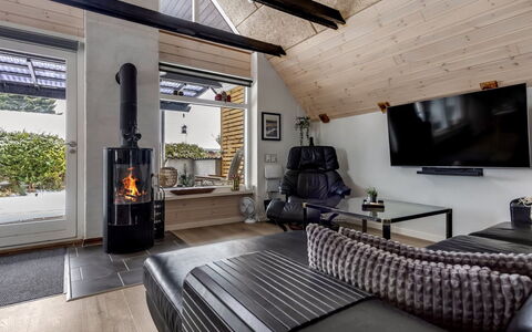 Milutin - 650M from the Sea: Möbel, Holz, Interior Design, Flooring, Wohnzimmer, Couch, Zuhause, Beleuchtung, Fussboden, Decke