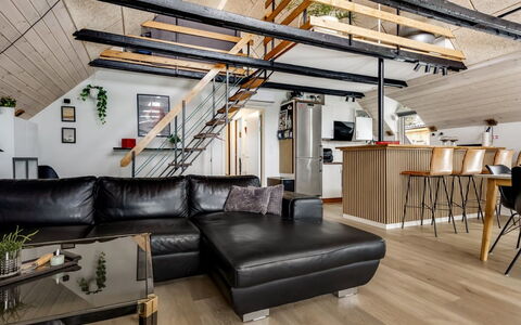 Milutin - 650M from the Sea: Holz, Flooring, Decke, Fussboden, Holzboden, Interior Design, Möbel, Hartholz, Zimmer, Wohnzimmer