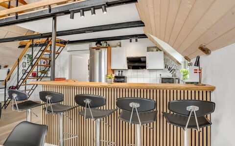 Milutin - 650M from the Sea: Möbel, Holz, Flooring, Interior Design, Decke, Fussboden, Stuhl, Barhocker, Küche, Zimmer