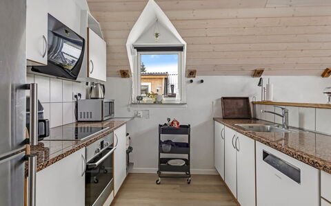 Milutin - 650M from the Sea: Holz, Zuhause, Möbel, Küche, Countertop, Decke, Wohnung, Cabinetry, Major Appliance, Zimmer