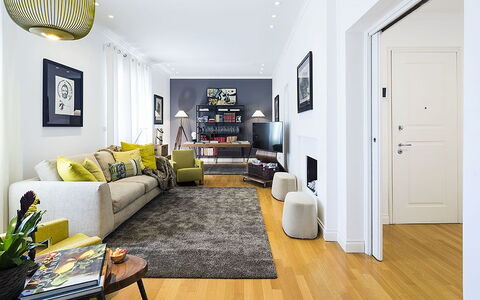 Penthouse: Möbel, Interior Design, Flooring, Fussboden, Couch, Wand, Holzboden, Wohnzimmer, Holz, Zimmer