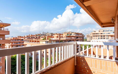 Playa Patacona: Wohnung, Wohngebiet, Die Architektur, Balkon, Zuhause, Eigentumswohnung, Schatten, Daylighting, Holzbeize