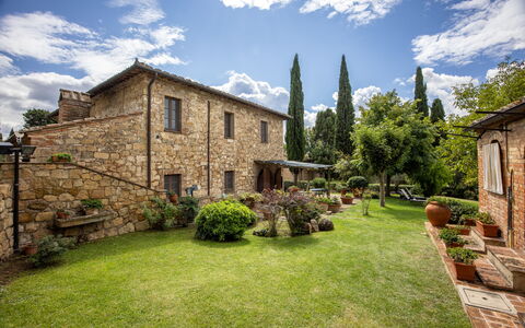 Maria Gabriella Holiday Home In Monticchiello: Hütte, Estate, Garten, Hinterhof, Backstein, Bauernhaus, Landscaping, Villa, Historisches Haus