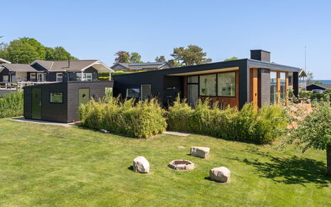 Karitte - 300M from the Sea: Holz, Zuhause, Veranda, Deck, Hartholz, Dach, Holzbeize, Holzboden, Eco Hotel
