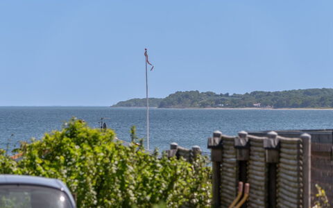 Karitte - 300M from the Sea: Holz, Zuhause, Veranda, Deck, Hartholz, Dach, Holzbeize, Holzboden, Eco Hotel