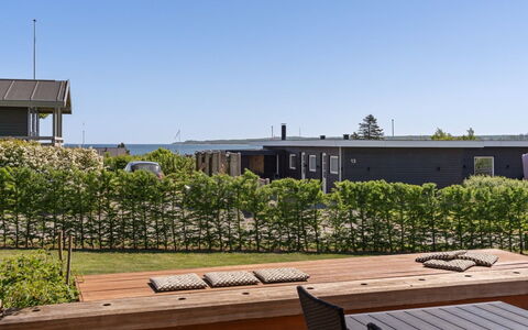 Karitte - 300M from the Sea: Holz, Zuhause, Veranda, Deck, Hartholz, Dach, Holzbeize, Holzboden, Eco Hotel