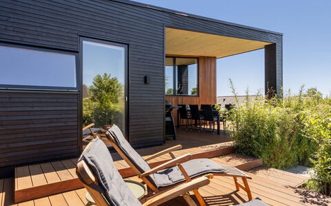 Karitte - 300M from the Sea: Holz, Zuhause, Veranda, Deck, Hartholz, Dach, Holzbeize, Holzboden, Eco Hotel