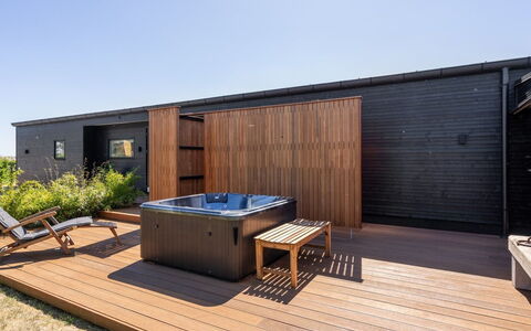 Karitte - 300M from the Sea: Holz, Zuhause, Veranda, Deck, Hartholz, Dach, Holzbeize, Holzboden, Eco Hotel