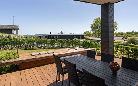 Karitte - 300M from the Sea: Holz, Zuhause, Veranda, Deck, Hartholz, Dach, Holzbeize, Holzboden, Eco Hotel