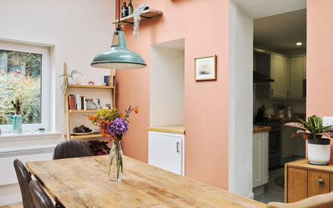 Tigh Na Bruthaich: Möbel, Interior Design, Wand, Flooring, Holz, Küche & Esszimmer Tisch, Tabelle, Decke, Esszimmer, Light Fixture