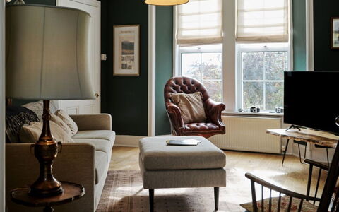Tigh Na Bruthaich: Möbel, Interior Design, Flooring, Wand, Fussboden, Holz, Stuhl, Zimmer, Zuhause, Wohnzimmer