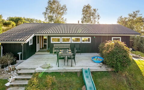 Eggertsine - 1.2Km from the Sea: Holz, Zuhause, Veranda, Deck, Hartholz, Dach, Holzbeize, Holzboden, Eco Hotel