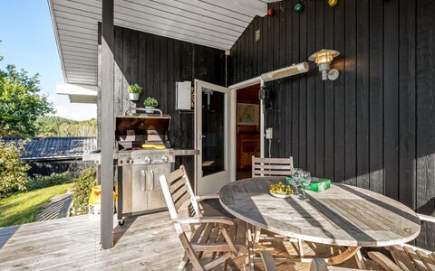 Eggertsine - 1.2Km from the Sea: Holz, Zuhause, Veranda, Deck, Hartholz, Dach, Holzbeize, Holzboden, Eco Hotel
