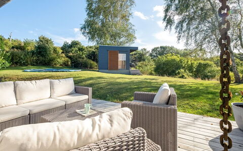Eggertsine - 1.2Km from the Sea: Holz, Zuhause, Veranda, Deck, Hartholz, Dach, Holzbeize, Holzboden, Eco Hotel
