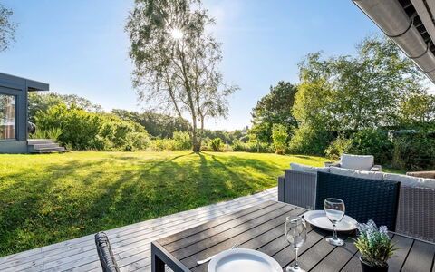 Eggertsine - 1.2Km from the Sea: Holz, Zuhause, Veranda, Deck, Hartholz, Dach, Holzbeize, Holzboden, Eco Hotel