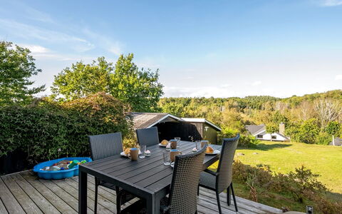Eggertsine - 1.2Km from the Sea: Holz, Zuhause, Veranda, Deck, Hartholz, Dach, Holzbeize, Holzboden, Eco Hotel