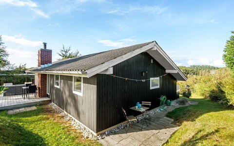 Eggertsine - 1.2Km from the Sea: Holz, Zuhause, Veranda, Deck, Hartholz, Dach, Holzbeize, Holzboden, Eco Hotel