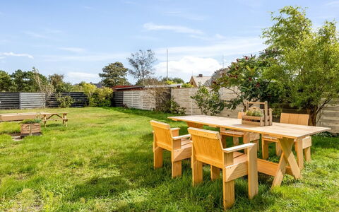 Alpi - 270M from the Sea: Holz, Möbel, Wohnung, Zimmer, Decke, Holzbeize, Stuhl, Hartholz, Lack, Holz