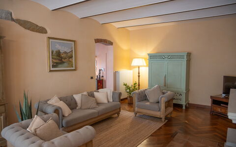 The Tuscan Retreat Spa: Möbel, Interior Design, Flooring, Couch, Holz, Fussboden, Zimmer, Textil, Wohnzimmer, Beleuchtung