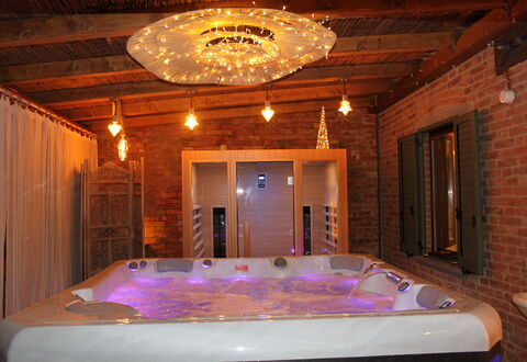 Holiday Home Croce With Spa: Interior Design, Möbel, Holz, Flooring, Decke, Fussboden, Beleuchtung, Light Fixture, Zimmer, Zuhause