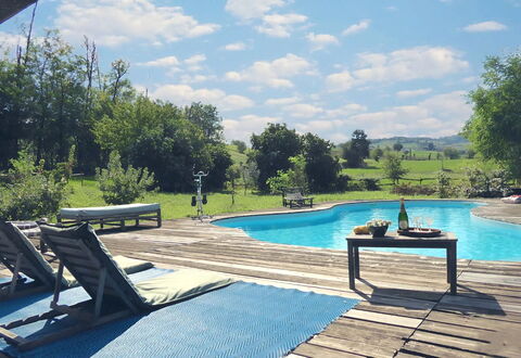 Villa Poggio Zucchino, Pool, Wellness, Piacenza: Schwimmbad, Möbel, Gartenmöbel, Stuhl, Resort, Sonnenliege, Schatten, Freizeit, Tisch Im Freien, Hinterhof