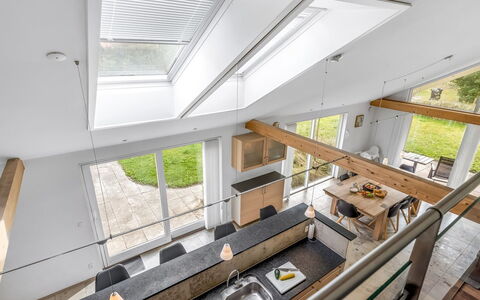 Talitha - 40M from the Sea: Holz, Decke, Interior Design, Flooring, Küche, Dachboden, Hartholz, Countertop, Strahl