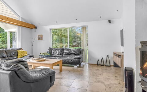 Talitha - 40M from the Sea: Holz, Flooring, Interior Design, Möbel, Couch, Fussboden, Decke, Wohnzimmer, Zimmer, Zuhause