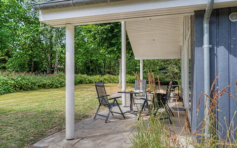 Talitha - 40M from the Sea: Schatten, Säule, Gartenmöbel, Veranda, Garten, Decke, Outdoor Struktur, Stuhl, Hinterhof, Landscaping