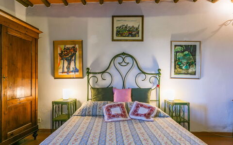 Ridaldi: Schlafzimmer, Möbel, Interior Design, Bett, Bedding, Bettdecke, Bettrahmen, Decke, Linens, Zimmer
