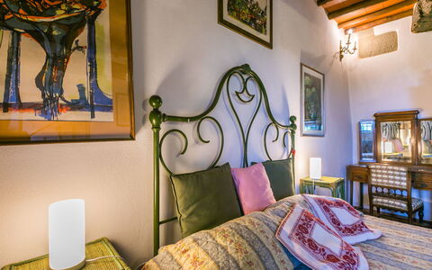 Ridaldi: Schlafzimmer, Interior Design, Möbel, Bett, Bettdecke, Bedding, Beleuchtung, Decke, Bettrahmen, Bilderrahmen
