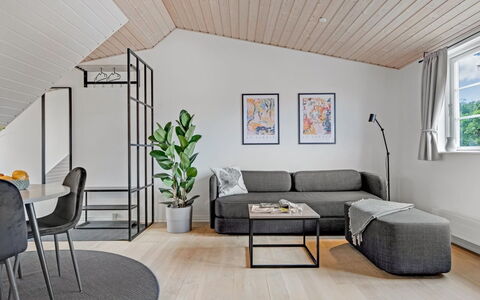 Edel - 250M from the Sea: Möbel, Interior Design, Flooring, Couch, Fussboden, Holz, Wohnzimmer, Holzboden, Tabelle, Zuhause