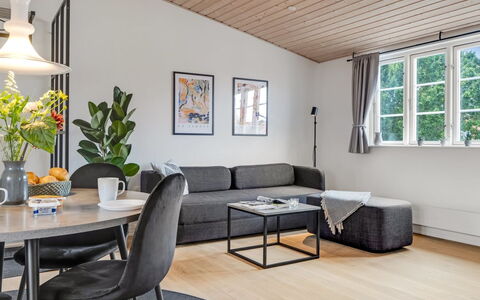 Edel - 250M from the Sea: Möbel, Interior Design, Couch, Flooring, Wand, Wohnzimmer, Fussboden, Holz, Decke, Tabelle