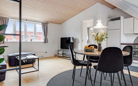 Edel - 250M from the Sea: Möbel, Interior Design, Flooring, Holz, Decke, Fussboden, Light Fixture, Zuhause, Wohnzimmer, Tabelle