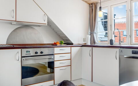 Edel - 250M from the Sea: Flooring, Holz, Interior Design, Fussboden, Küche, Decke, Countertop, Holzboden, Major Appliance, Möbel